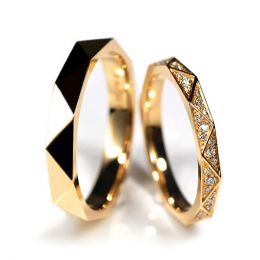 Coppia Anelli Triangulaire - Oro Giallo Finitura Lucida