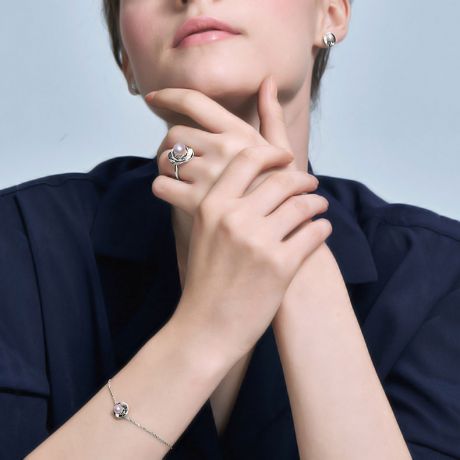 Braccialetto perla Akoya Seiza. Diamanti, zaffiri, Oro bianco I Gemperles