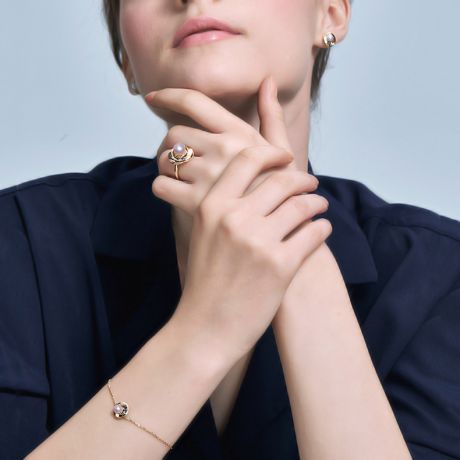 Braccialetto perla Akoya Seiza. Diamanti, zaffiri, Oro giallo I Gemperles