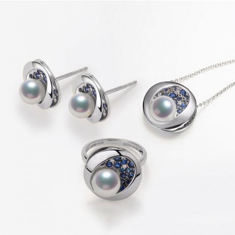 Ciondolo, Anello e Orecchini Seiza. Perle Akoya, Oro bianco, diamanti.