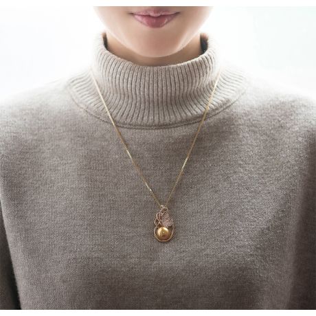 Ciondolo farfalla perla d'Australia, Oro rosa, diamanti