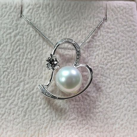 Ciondolo Cuore di Quadrifoglio - Oro Bianco, Diamanti & Perla Bianca dei Mari del Sud