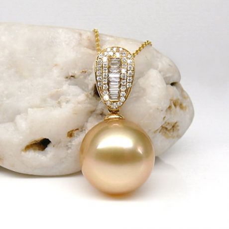 Ciondolo Victoria - Oro Giallo, Diamanti & Perla dei Mari del Sud Dorata