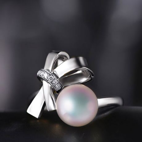Anello Ti Nodo Koya in Oro bianco con la sua sublime Perla Akoya dal Giappone
