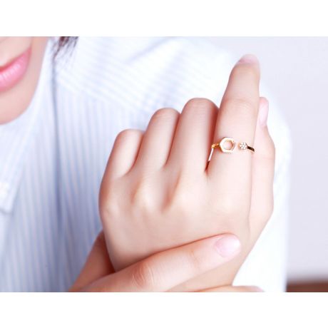 Anello ouverte hexagone. Oro giallo 18cts, diamanti 0.030ct