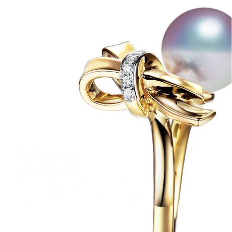 Anello Nodo con Ganse. Perla Akoya, Oro giallo e Diamanti