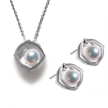 Ciondolo, Anello e Orecchini Coco Chanel. Perle Akoya, Oro bianco, Diamanti