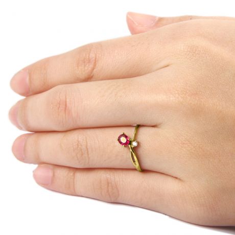 Anello Di Fidanzamento Rose Rouge - Oro Giallo, Diamante & Rubino Ovale