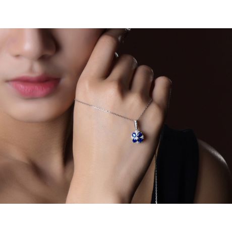 Ciondolo Solitario Fiore Blu. Oro bianco, Zaffiri e Diamanti