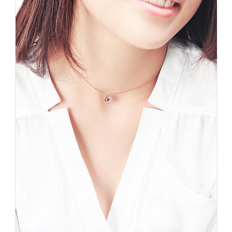 Ciondolo fiore in oro rosa - Incastonature di diamanti e rubino