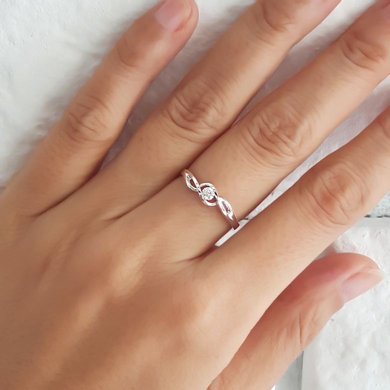 Anello di Fidanzamento Taylor - Oro Bianco & Diamante Solitario | Gemperles - 5