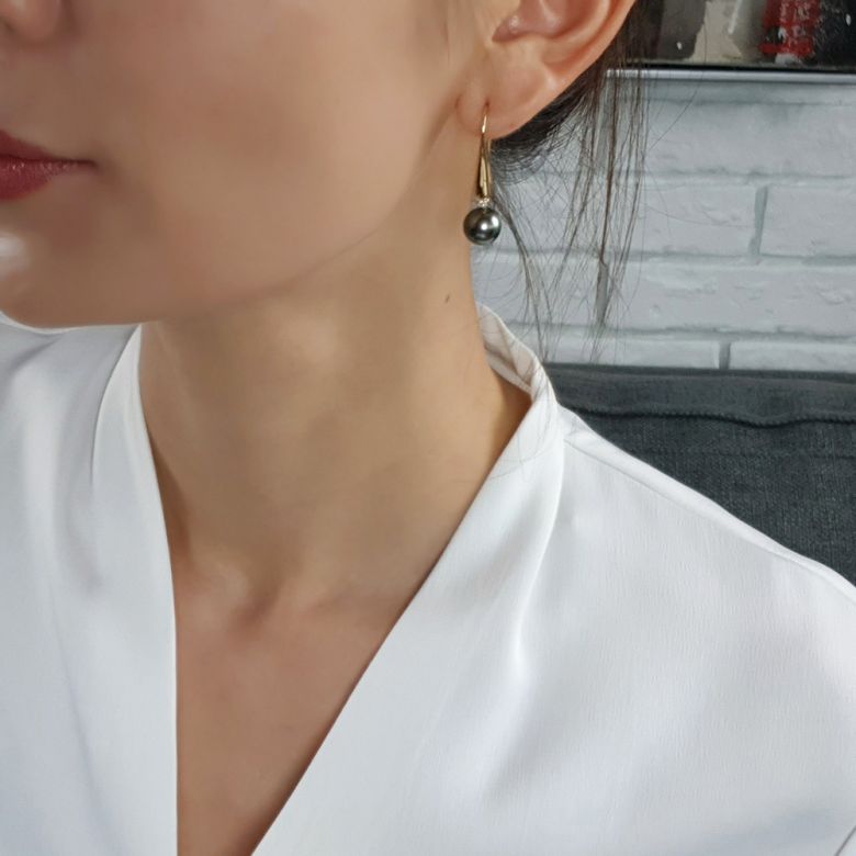 Orecchini Gancio Boyd - Perle di Tahiti Nere, Diamanti e Oro Giallo - 6