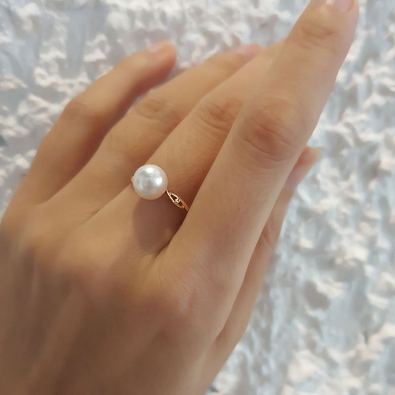 Anello Riko - Oro Giallo, Diamanti e Perla Akoya - 6