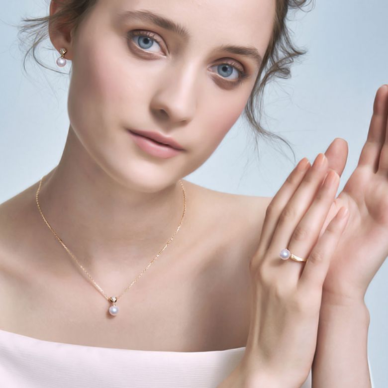 Ciondolo, anello e orecchini Sarah Bernhardt. Perle Akoya, oro giallo, diamanti - 10