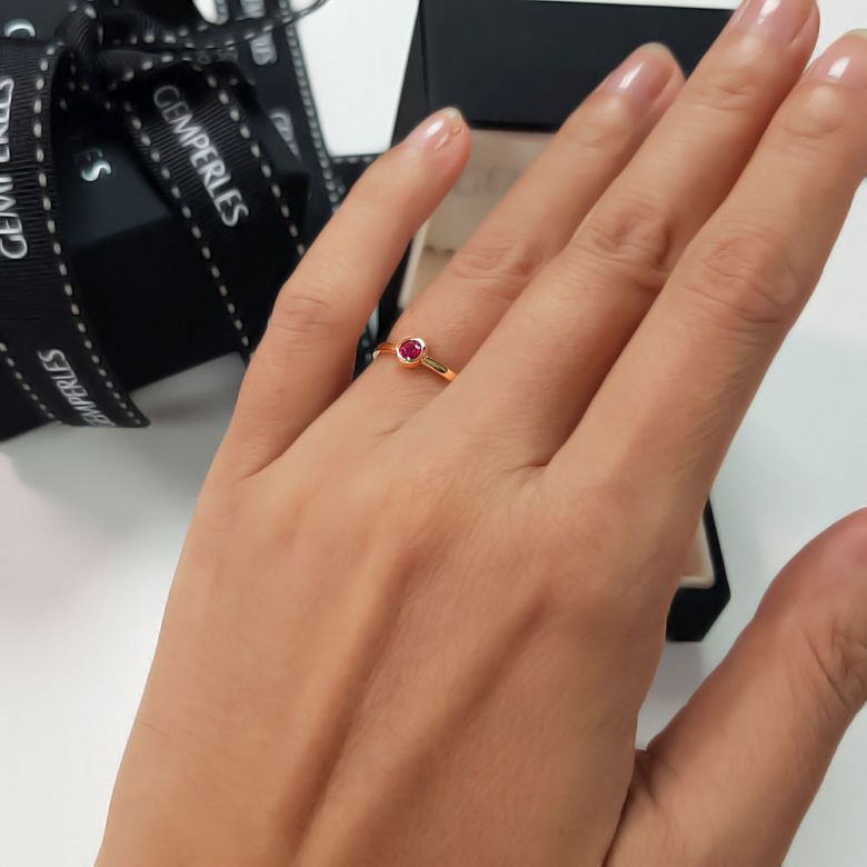 Anello di Fidanzamento - Oro Giallo & Rubino Birmano Solitario - 1