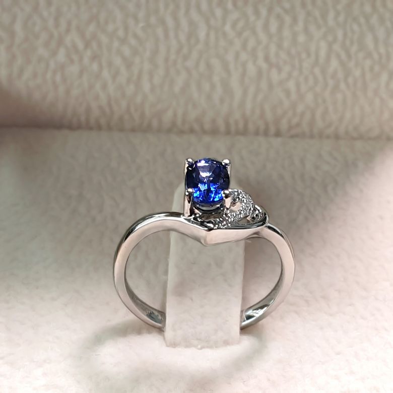 Anello di Fidanzamento Cenero - Oro Bianco, Diamanti & Zaffiro Blu Ovale - 6