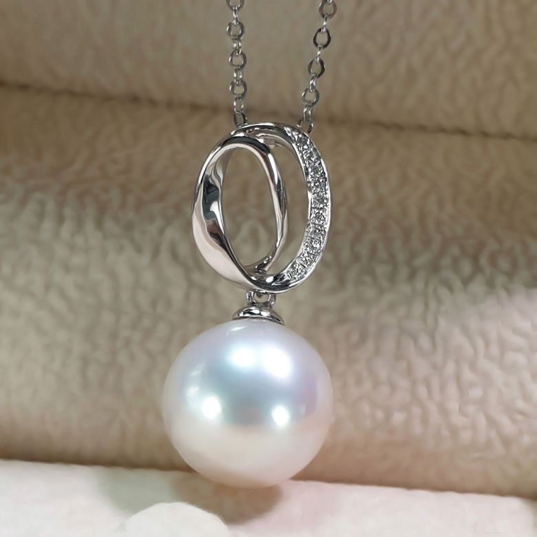 Ciondolo O My God - Oro Bianco, Diamanti e Perla di Fiume - 5