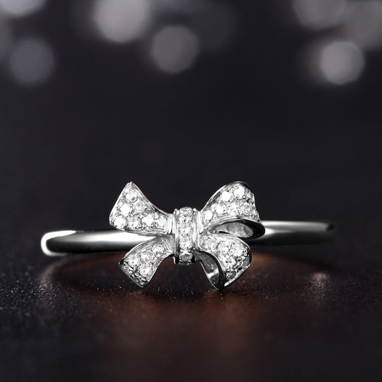 Anello piccolo nodo Oro bianco 18kt. Diamanti 0.080ct - 6