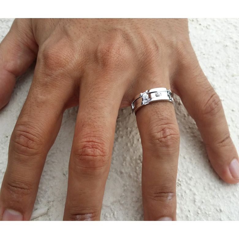 Anello Uomo - Oro bianco 7.50gr - Diamanti 0.025ct - 2