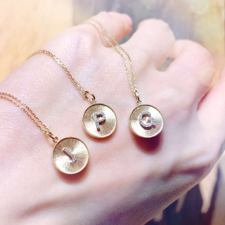 Ciondolo Lettera Alfabeto - Medaglia in Oro 18ct & Diamante VS/G | Gemperles - 6