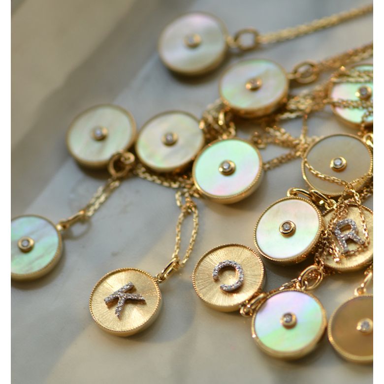 Ciondolo Lettera Alfabeto - Medaglia in Oro 18ct & Diamante VS/G | Gemperles - 2