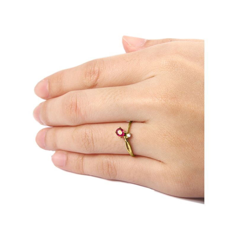 Anello Di Fidanzamento Rose Rouge - Oro Giallo, Diamante & Rubino Ovale - 2