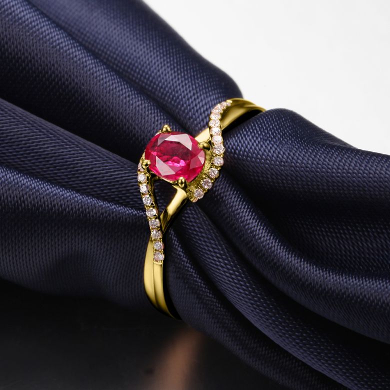 Anello Tra Le Dita - Oro Giallo, Rubino Ovale & Diamanti - 5